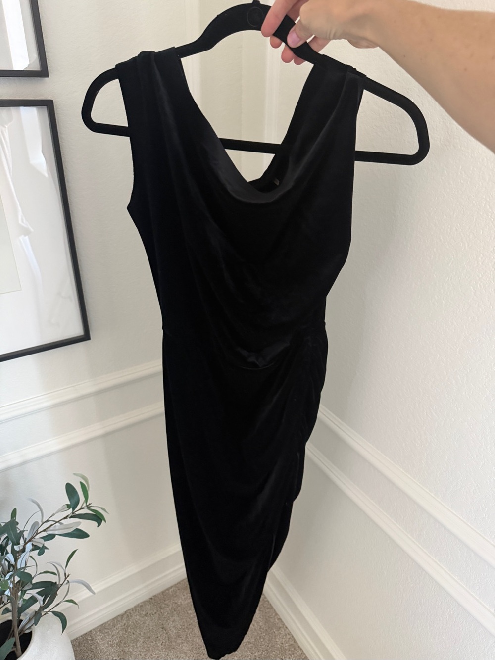 Norma Kamali Black One-Shoulder Asymmetrical Velvet Midi Dress - Picture 2 of 2